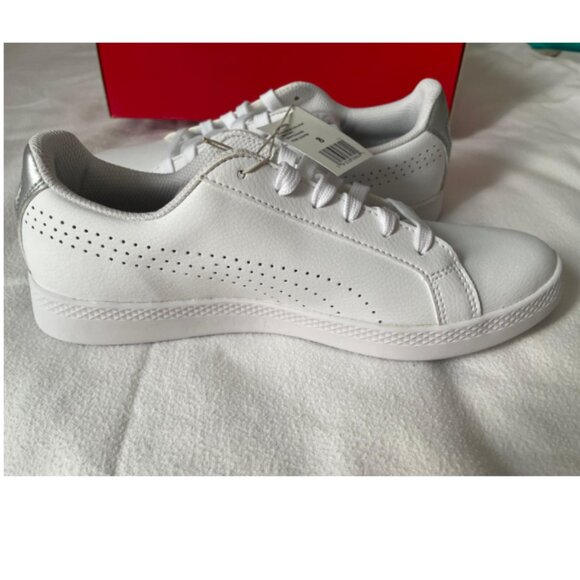 Puma Smash Women's Performance Sneakers - White & Silver -- New with Box - Picture 2 of 6